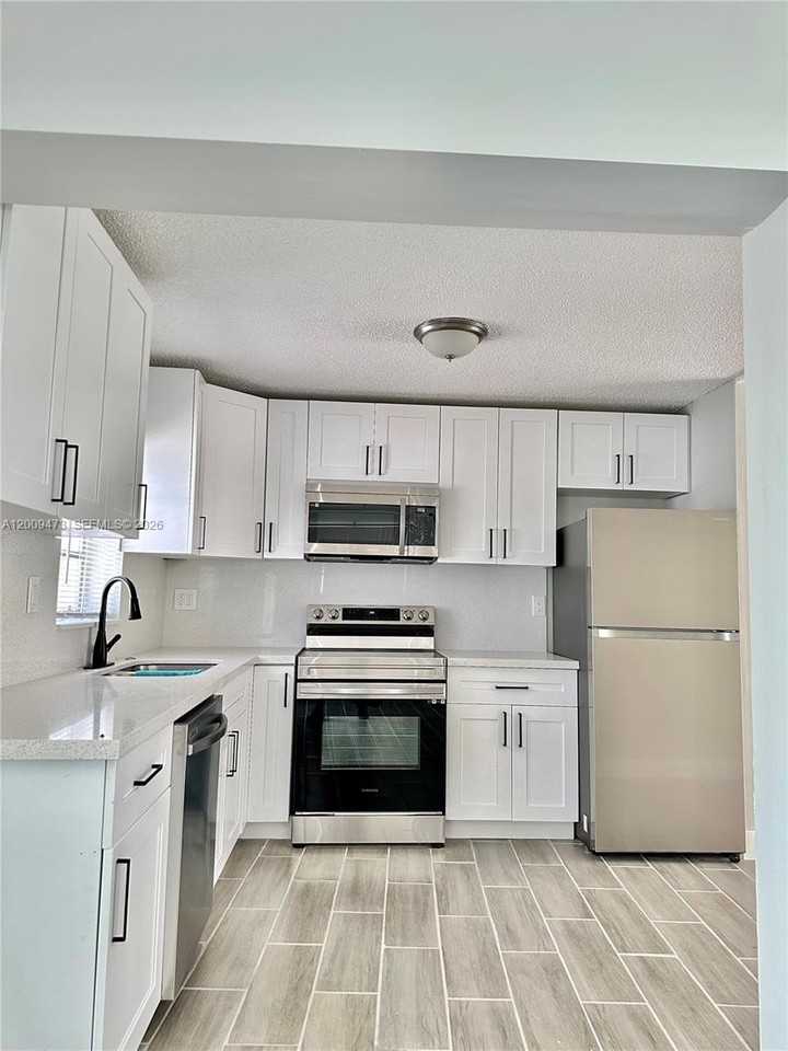 2600 Ne 8th Ave - Photo 5 of 16