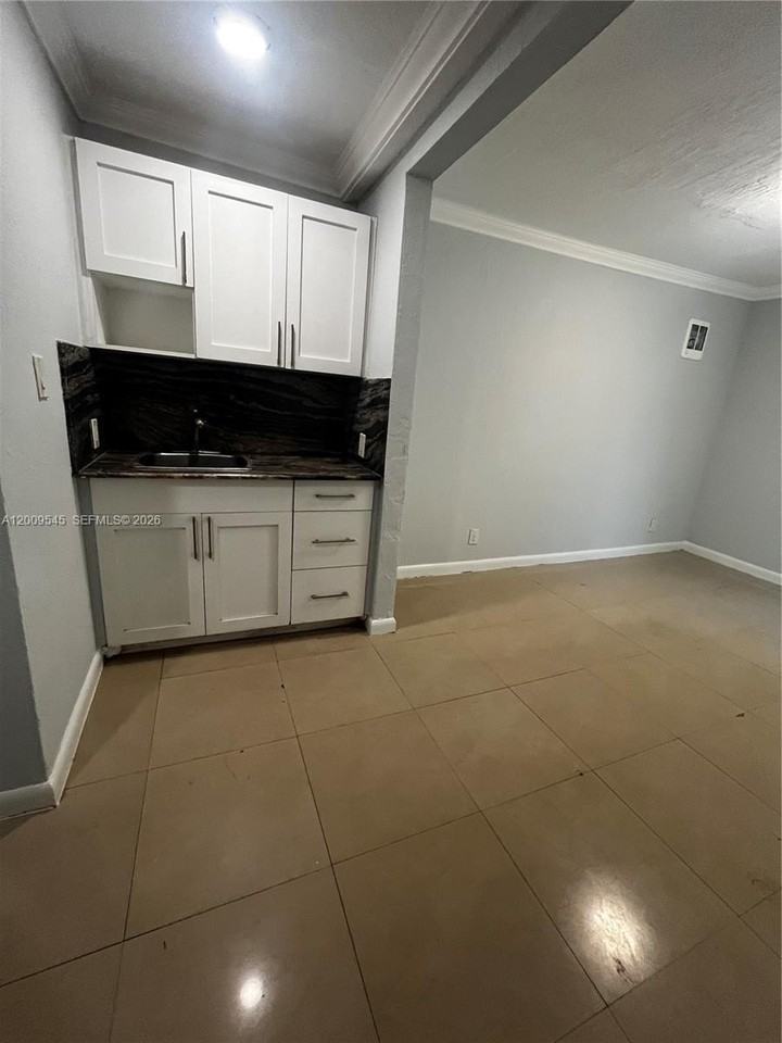 912 Nw 55th Ter #2 - Photo 3 of 13