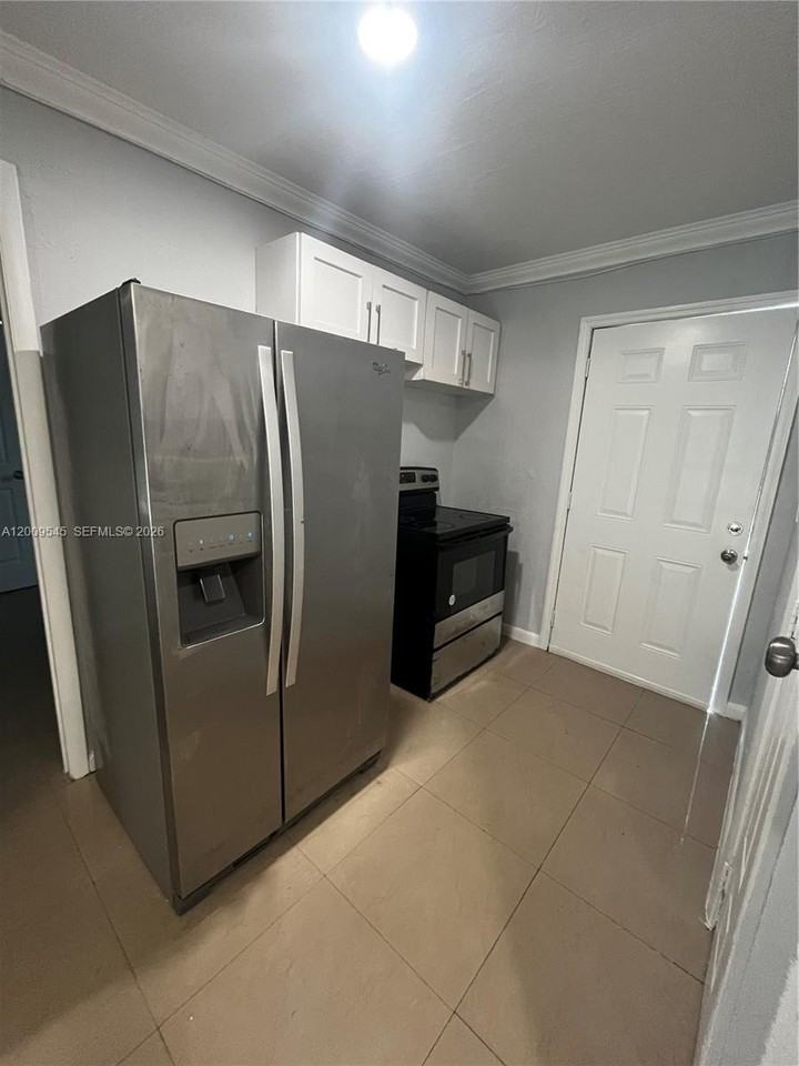 912 Nw 55th Ter #2 - Photo 4 of 13