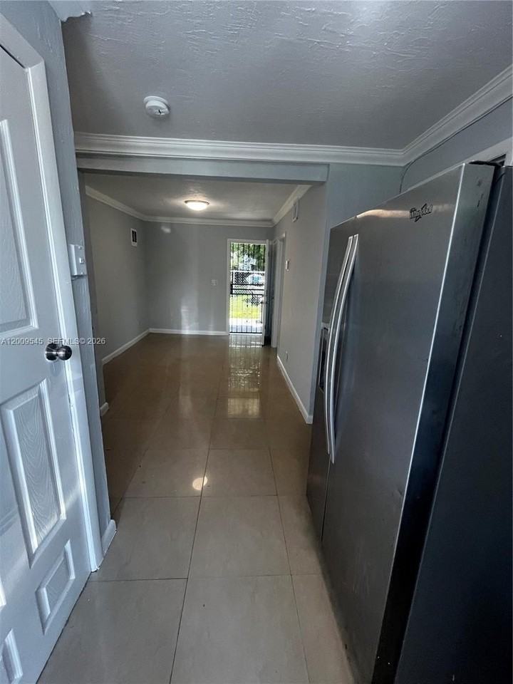 912 Nw 55th Ter #2 - Photo 5 of 13