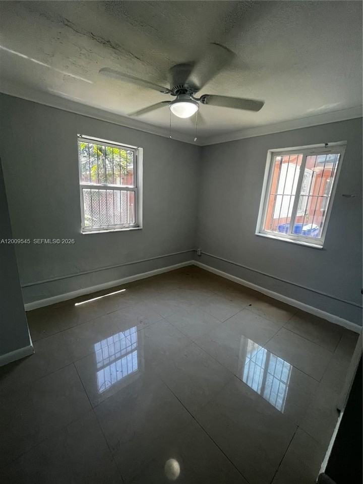 912 Nw 55th Ter #2 - Photo 6 of 13