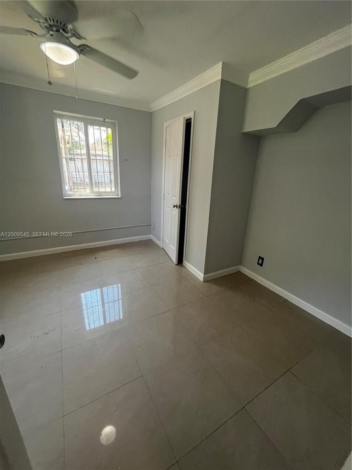 912 Nw 55th Ter #2 - Photo 7 of 13