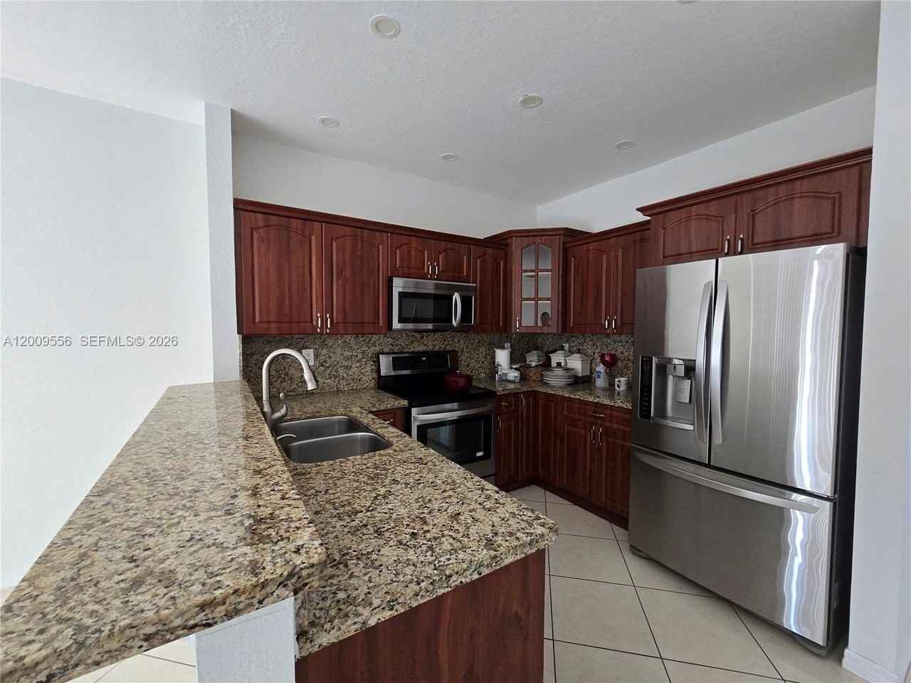 10924 Sw 182nd Ln - Photo 3 of 20