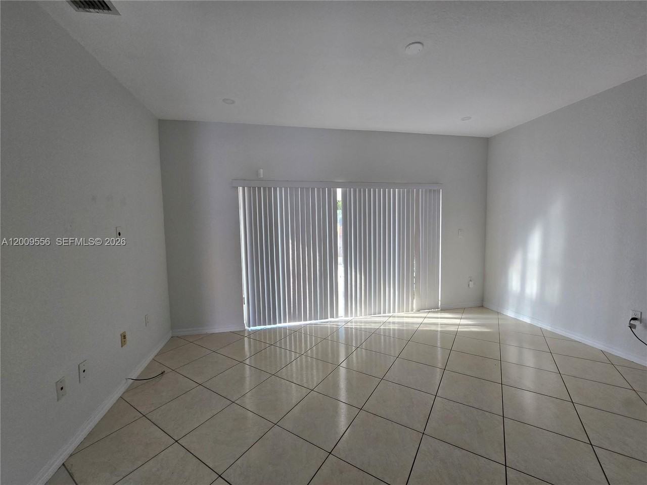 10924 Sw 182nd Ln - Photo 4 of 20