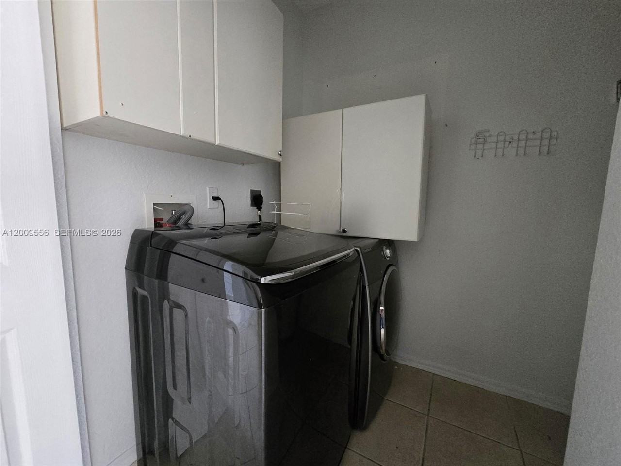 10924 Sw 182nd Ln - Photo 5 of 20