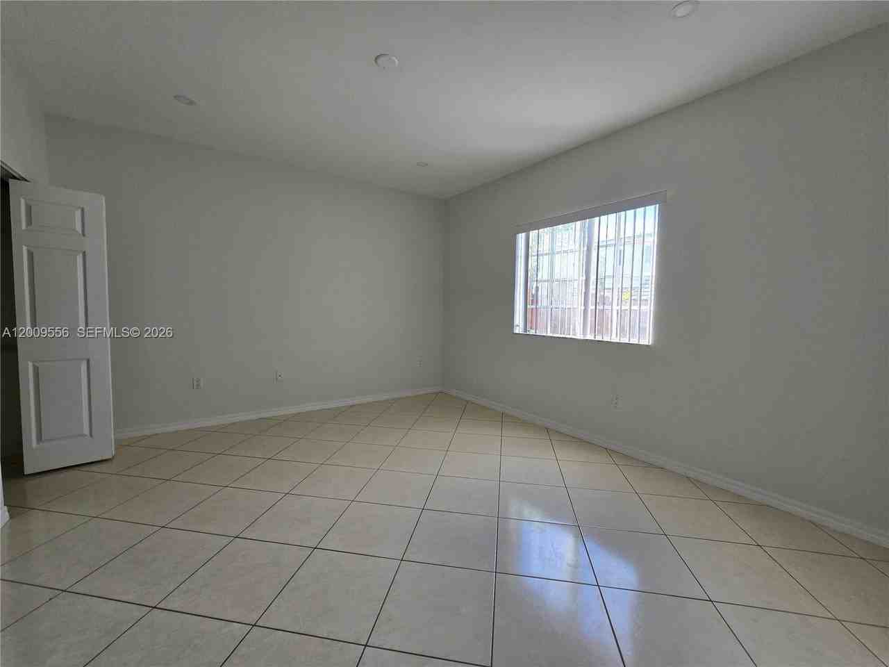 10924 Sw 182nd Ln - Photo 6 of 20