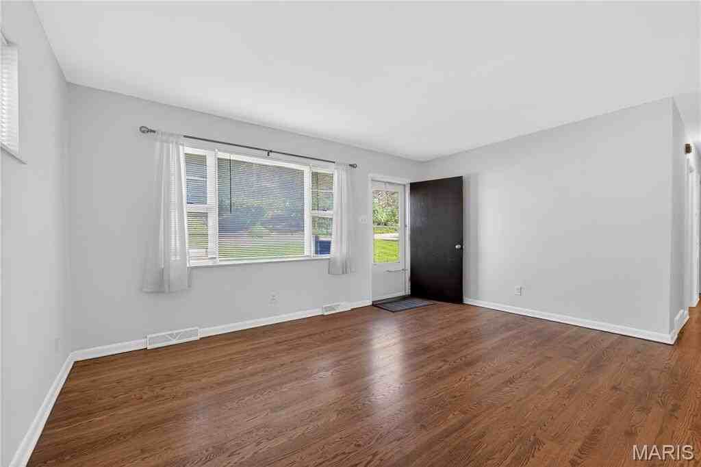 21 Fernridge Ave - Photo 4 of 21