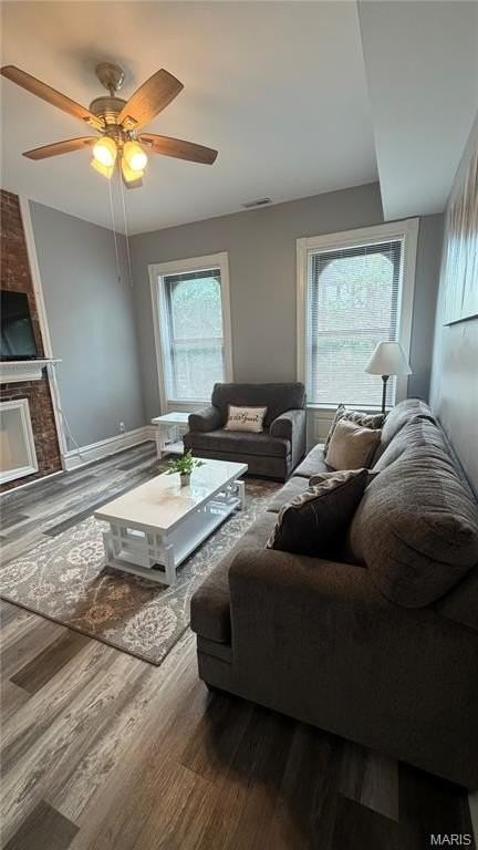 2035 Allen Ave - Photo 5 of 23