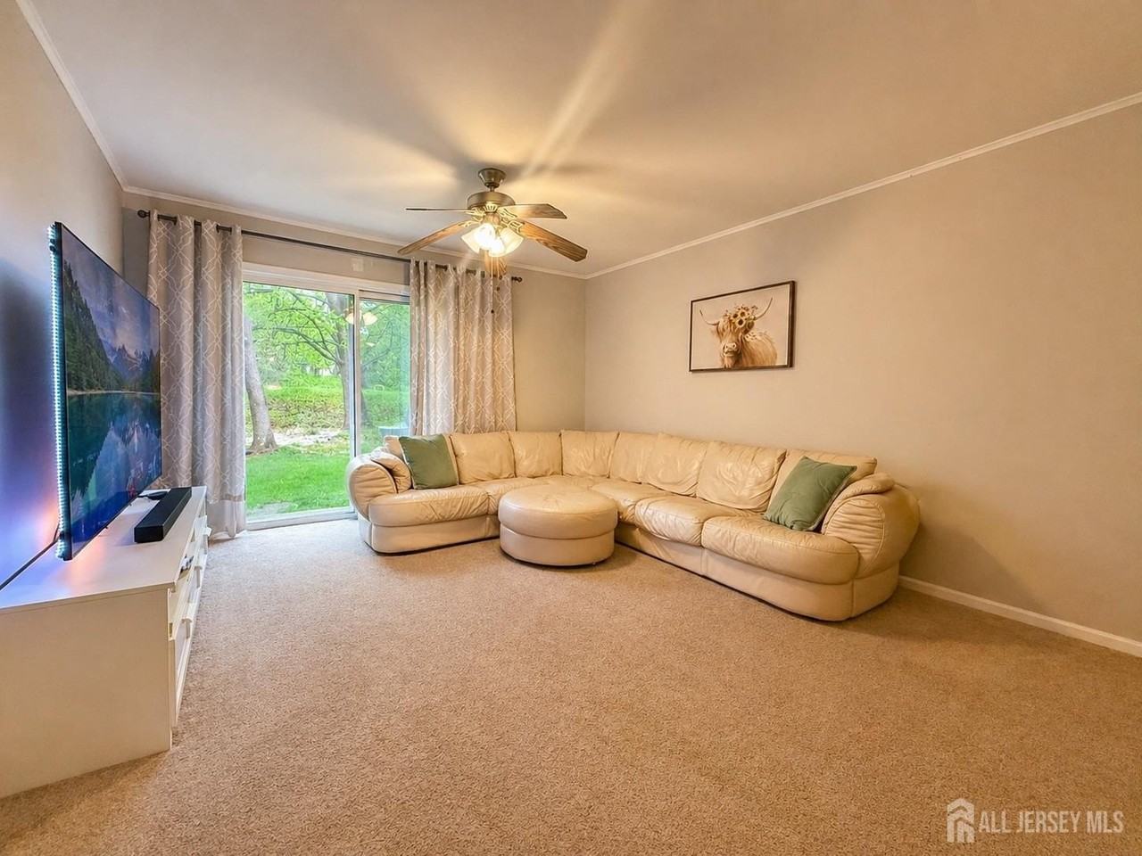 161 Applegate Ln - Photo 2 of 12