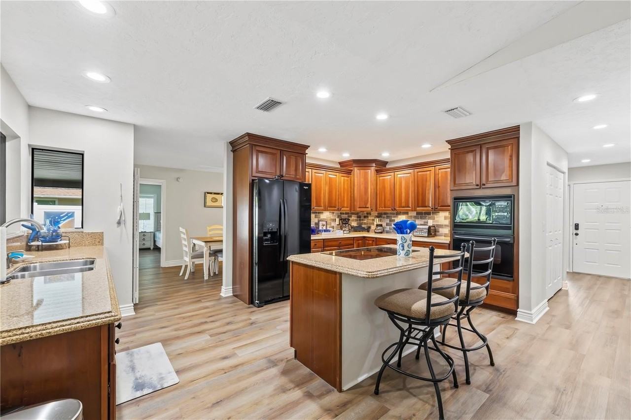 4125 Pinar Dr - Photo 4 of 32