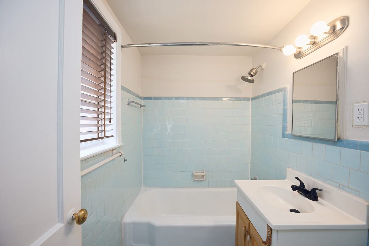 1347 Briarwood Drive Northeast Unit 3 - Photo 5 of 7