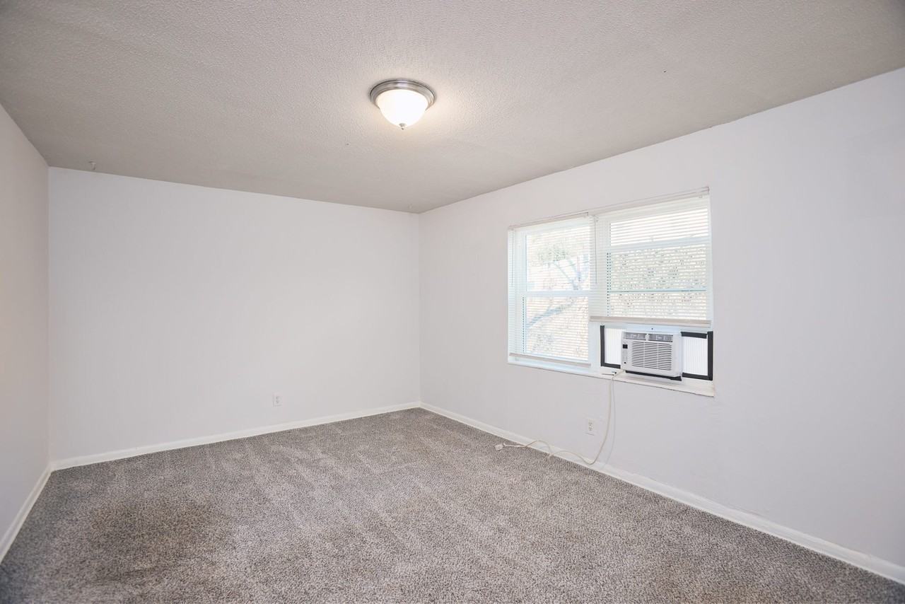 1171 Woodland Avenue Northeast Unit 3 - Photo 3 of 7