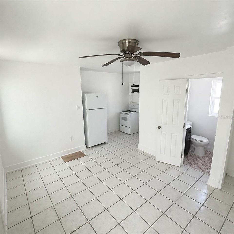 601 Corey Ave - Photo 3 of 6
