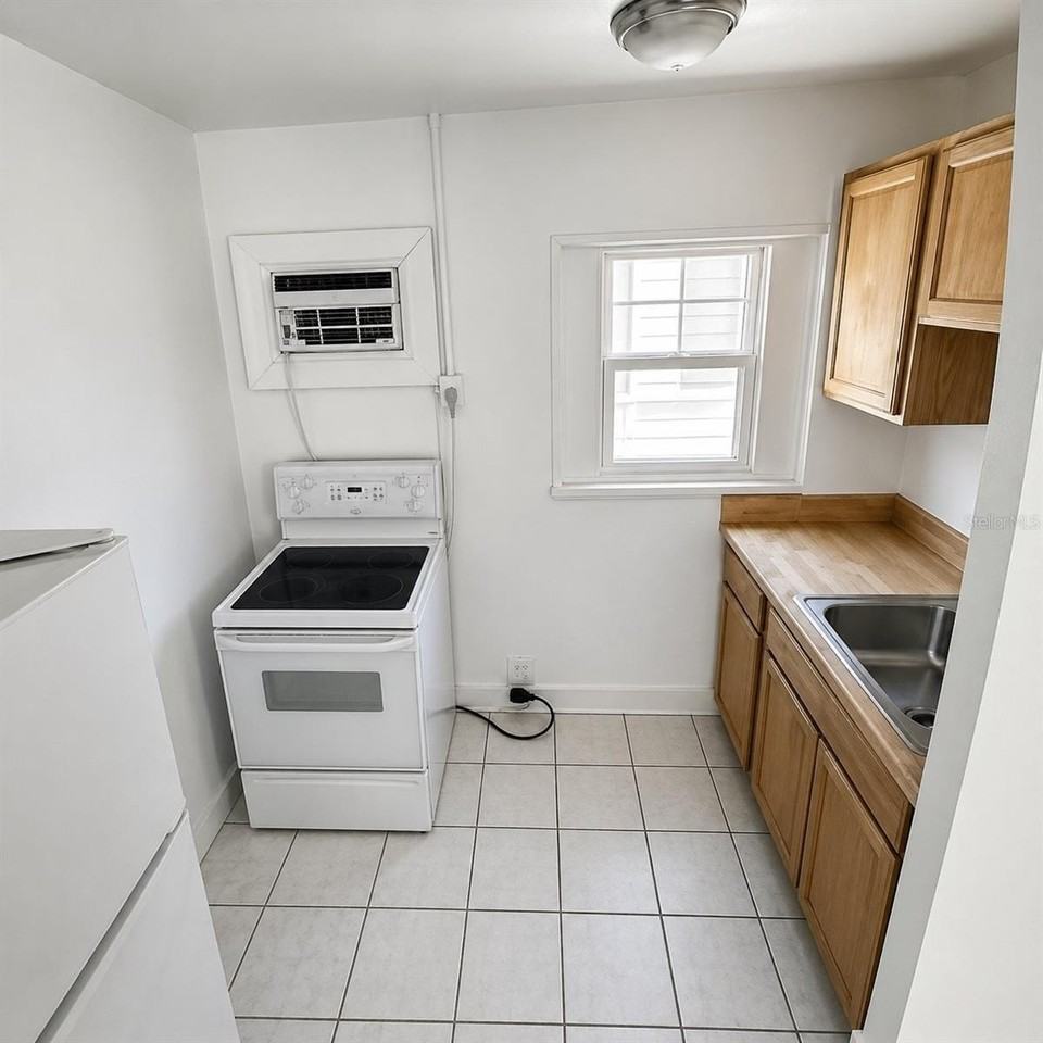 601 Corey Ave - Photo 4 of 6
