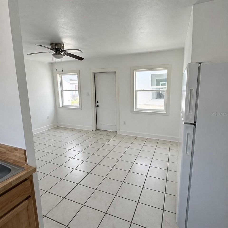 601 Corey Ave - Photo 5 of 6