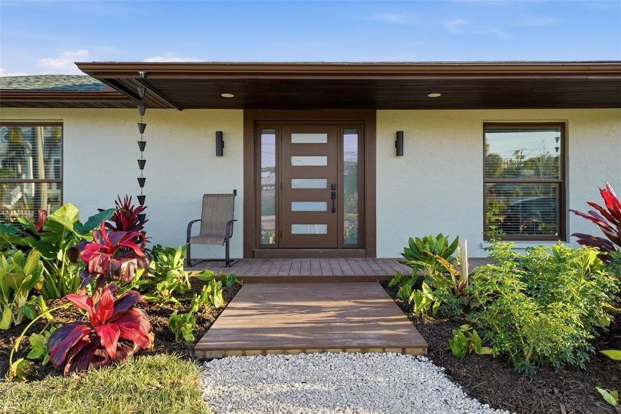 501 65th St - Photo 6 of 50