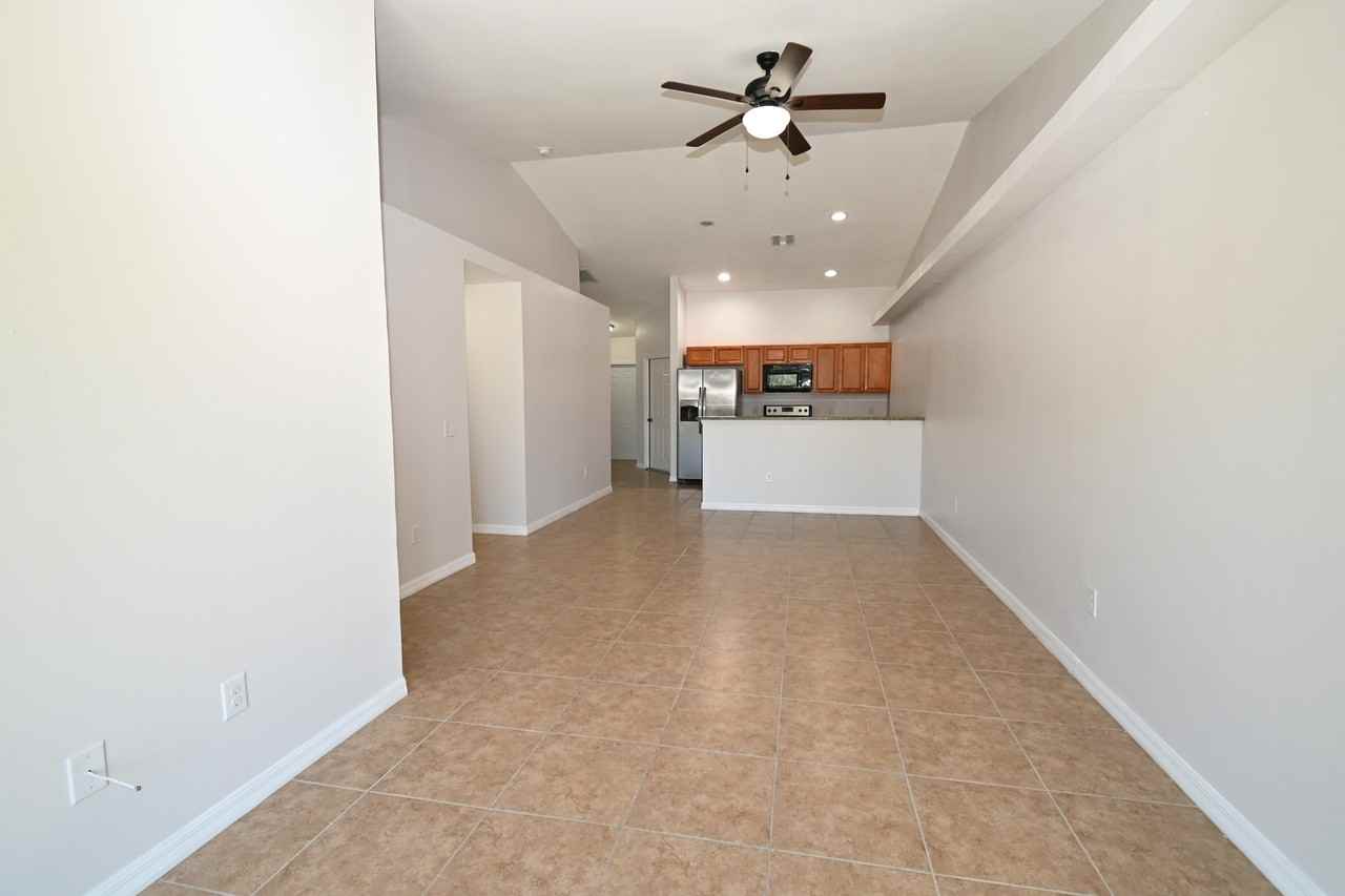 613 Southeast 14th Street - Photo 4 of 20
