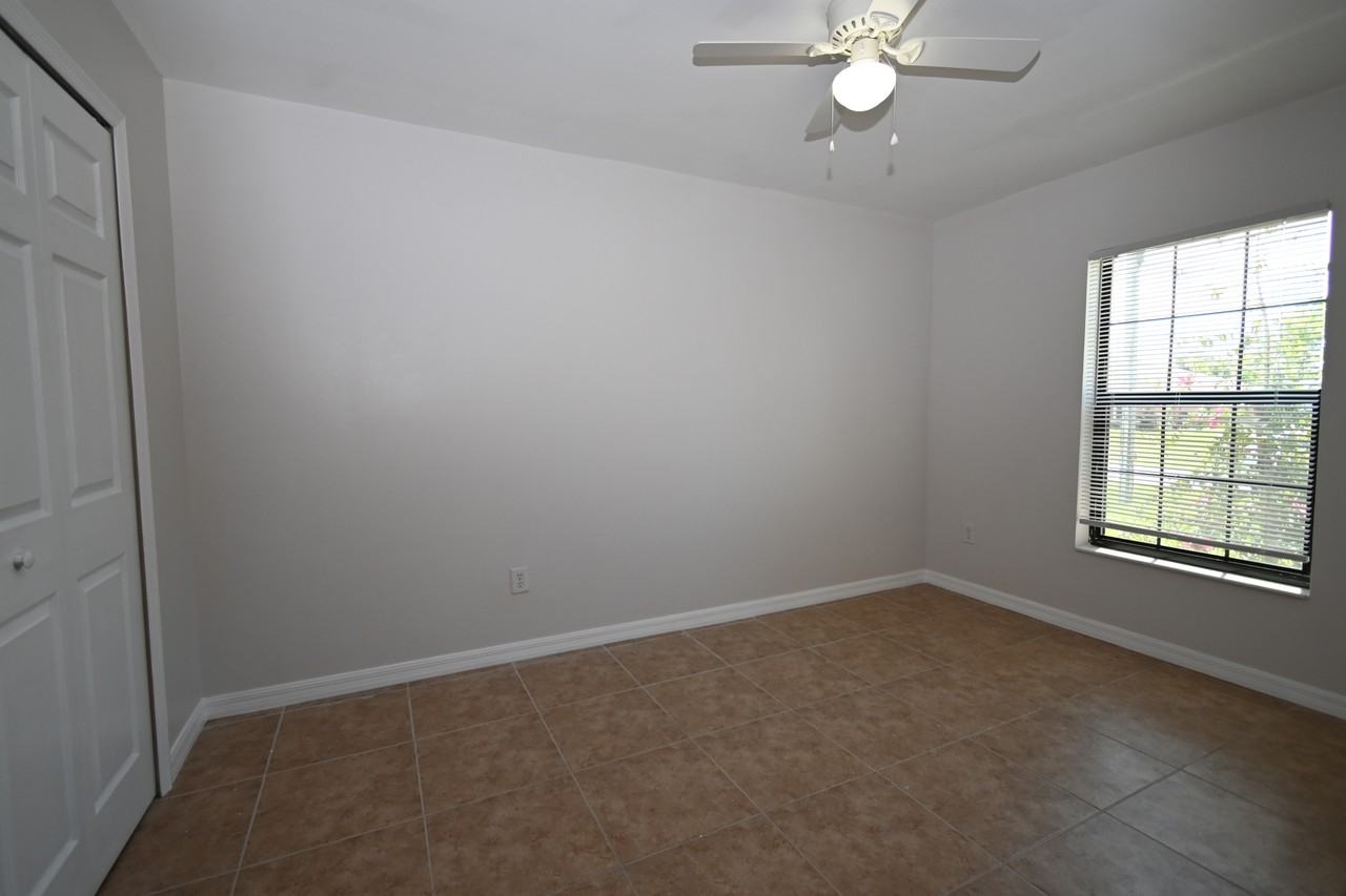 613 Southeast 14th Street - Photo 6 of 20