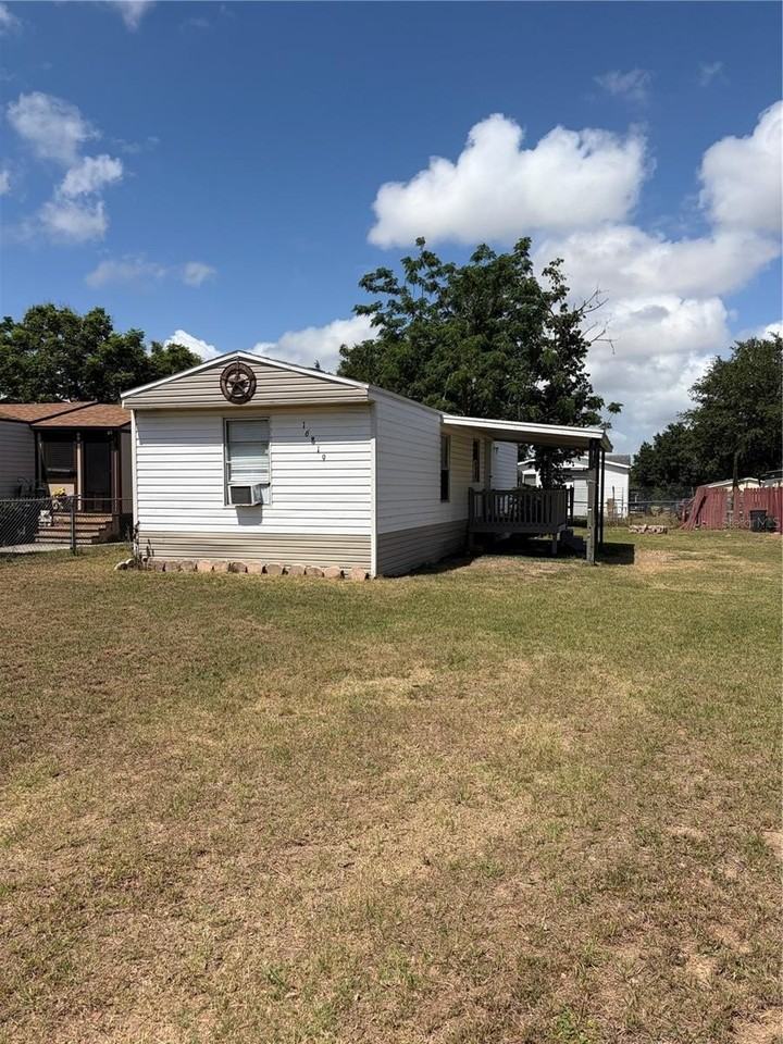 16819 Bay Ave - Photo 2 of 14
