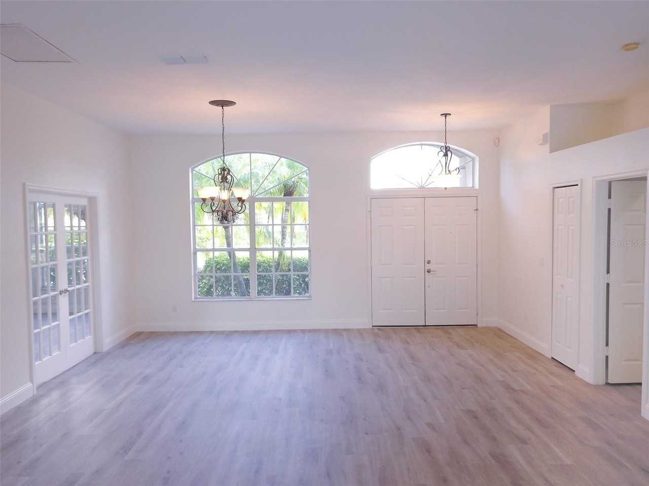320 Palmway Ln - Photo 4 of 17