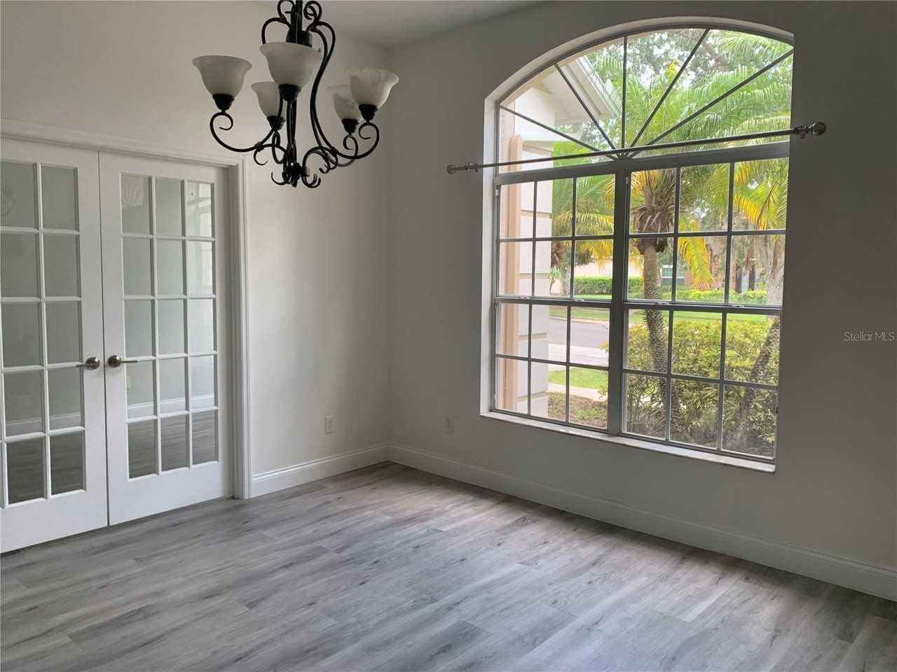 320 Palmway Ln - Photo 5 of 17