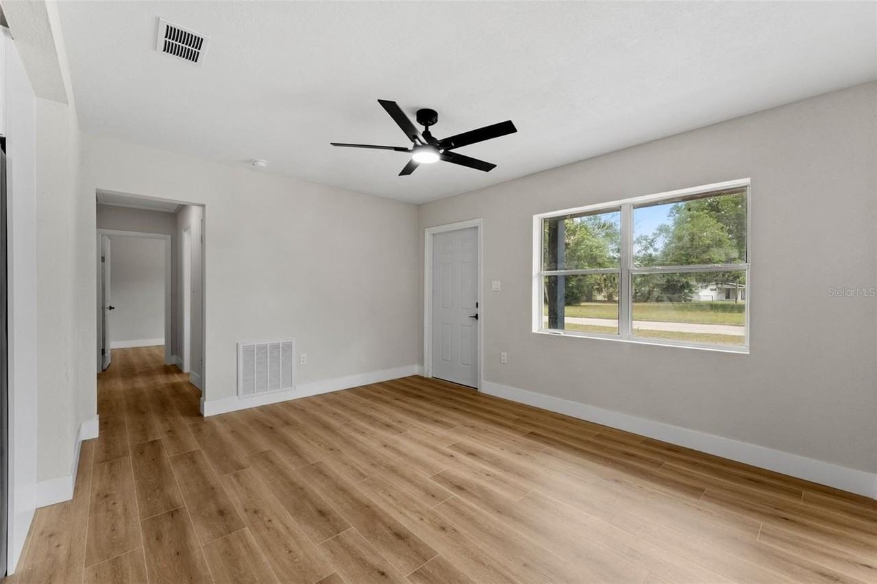 1218 Crescent St - Photo 7 of 34