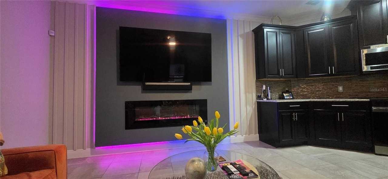 14064 Helsby St - Photo 6 of 35