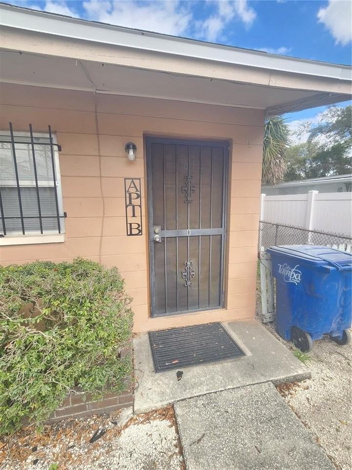 906 E 108th Ave - Photo 2 of 11