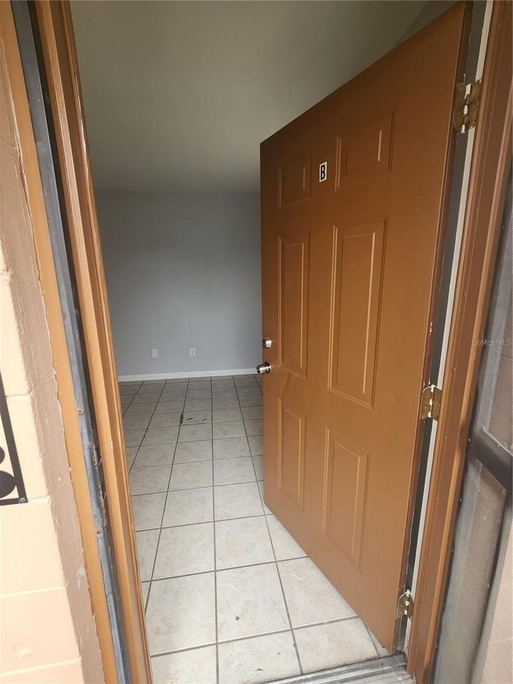 906 E 108th Ave - Photo 3 of 11