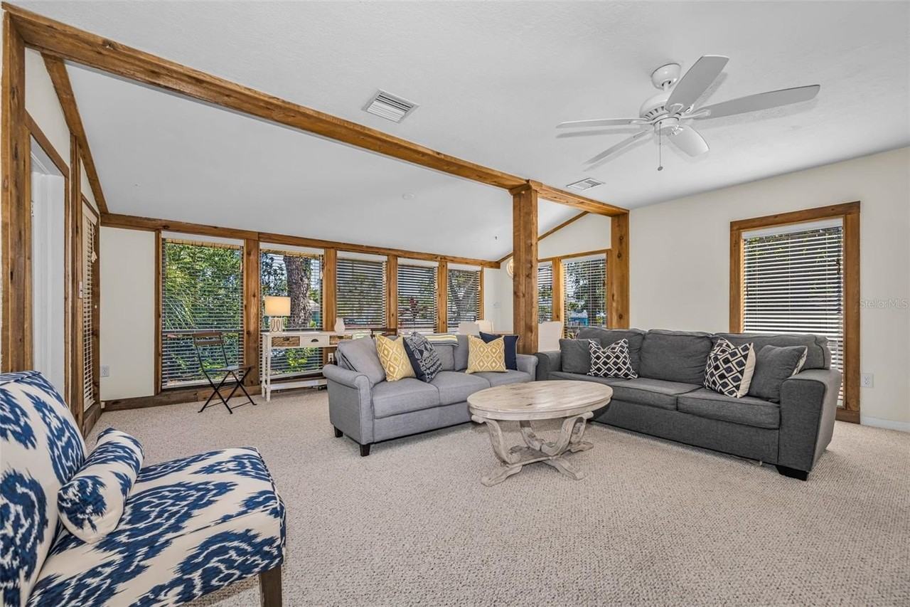 525 Bay St - Photo 3 of 38