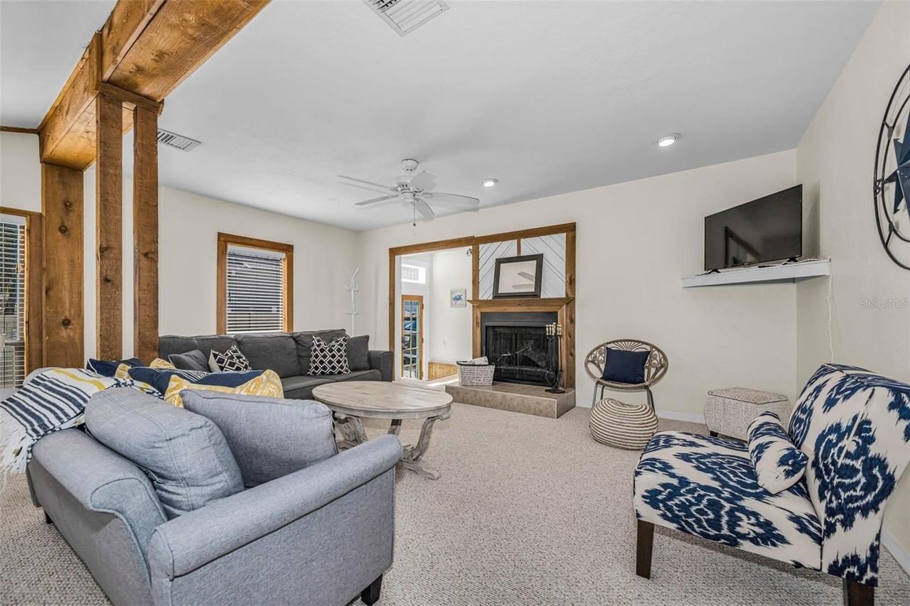 525 Bay St - Photo 4 of 38