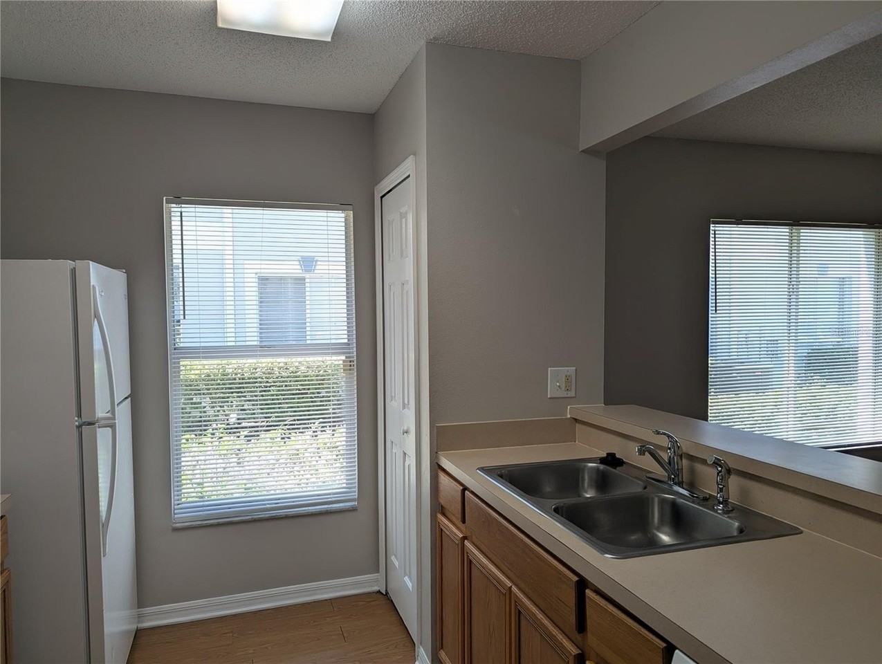 4122 Waterside Island Ct - Photo 7 of 17