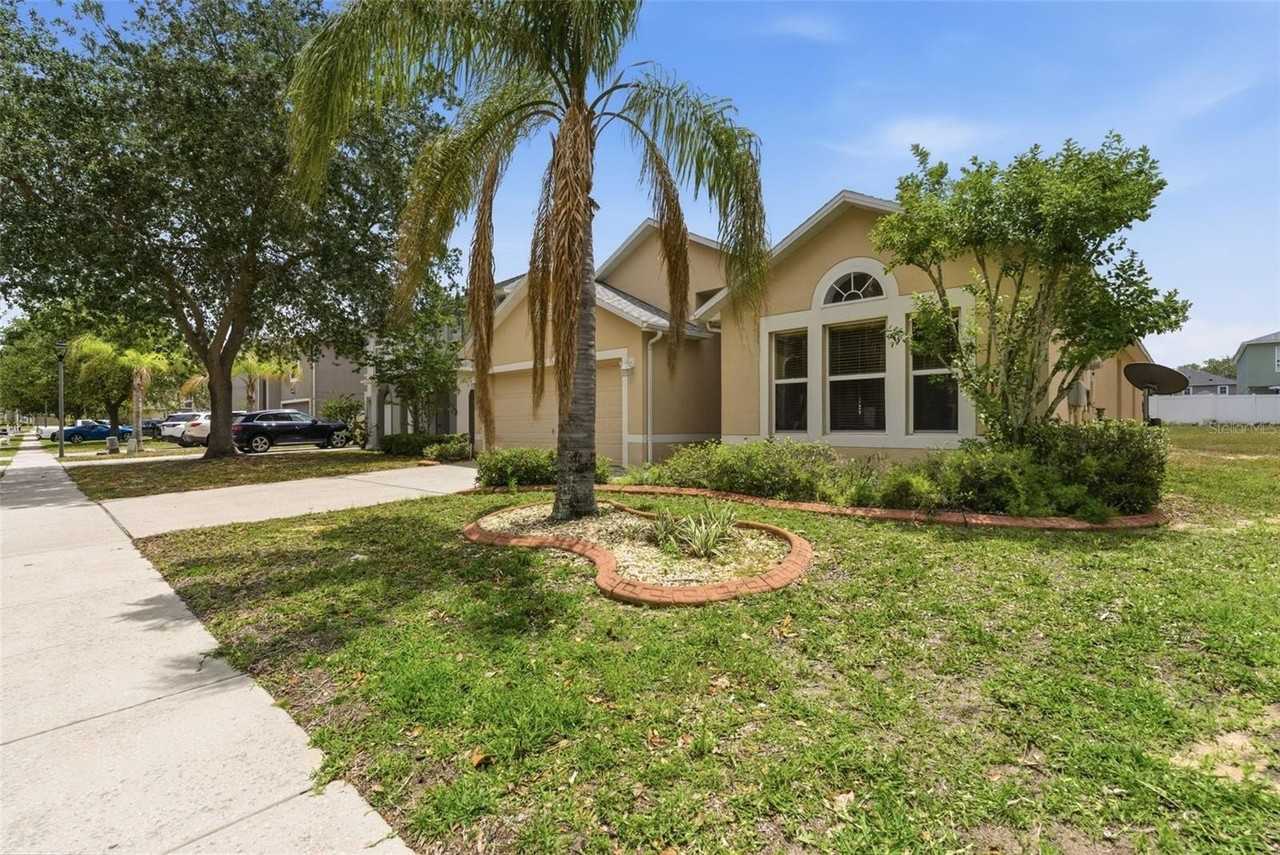 183 Jocelyn Dr - Photo 2 of 35