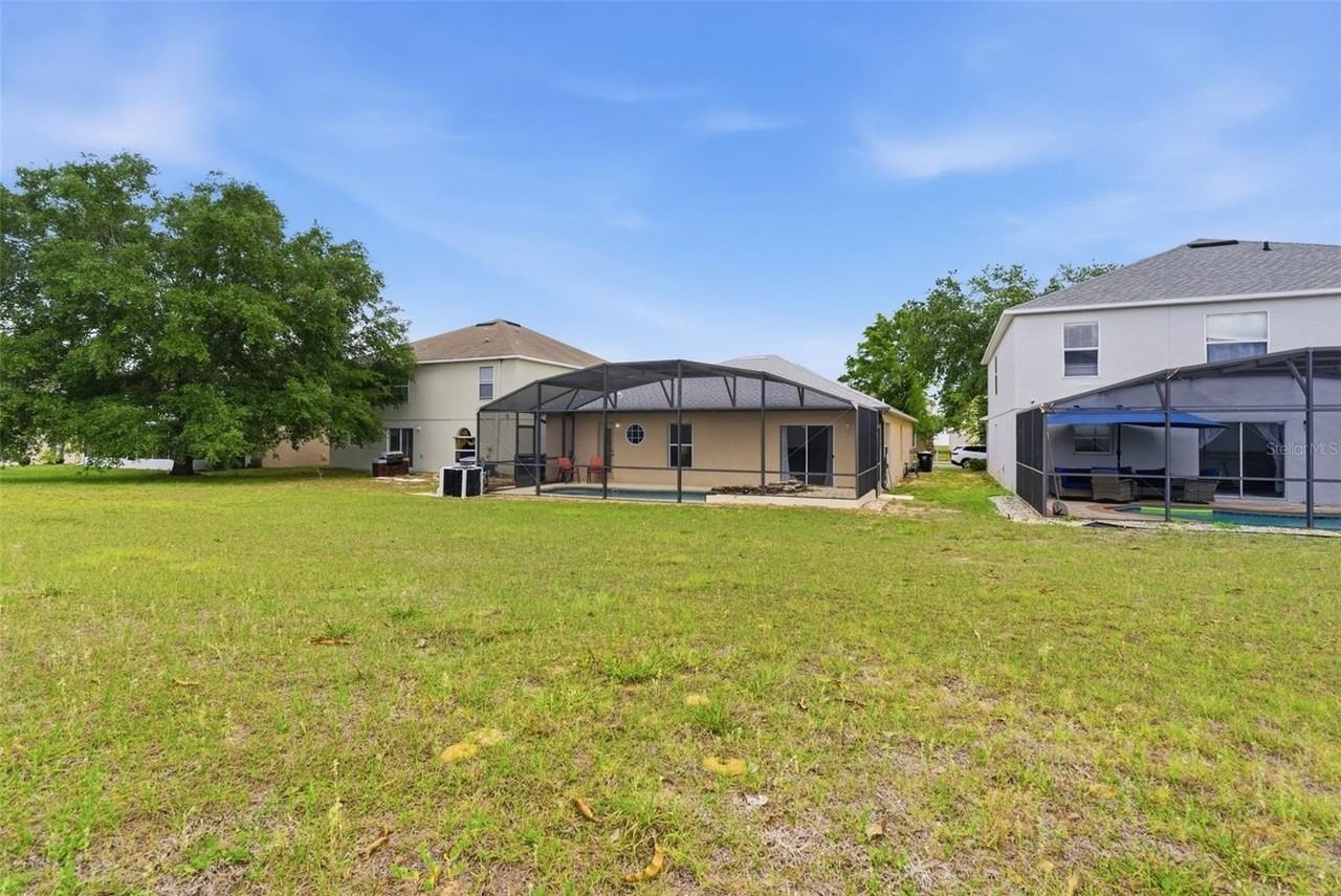 183 Jocelyn Dr - Photo 4 of 35