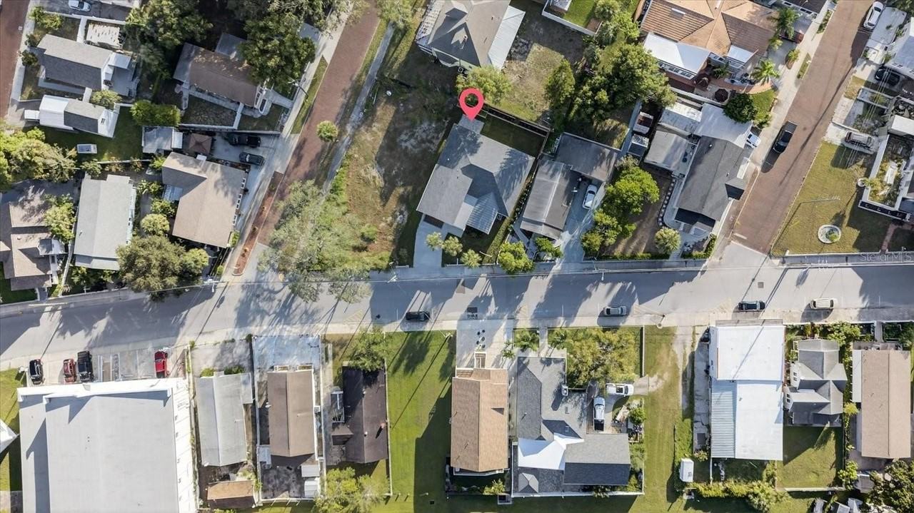 207 Athens St - Photo 4 of 50