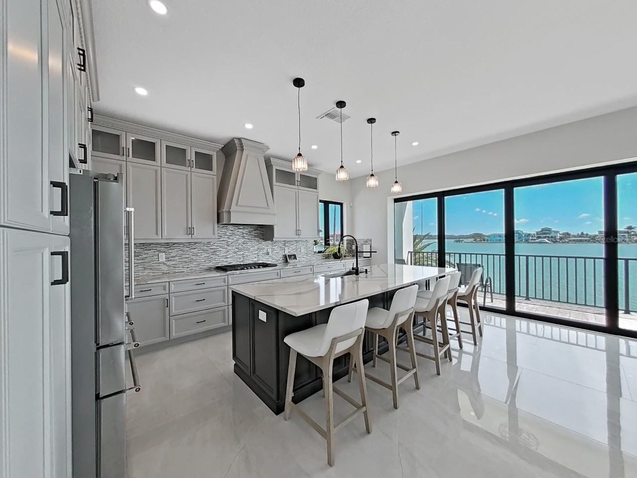 882 Bay Point Dr - Photo 2 of 50