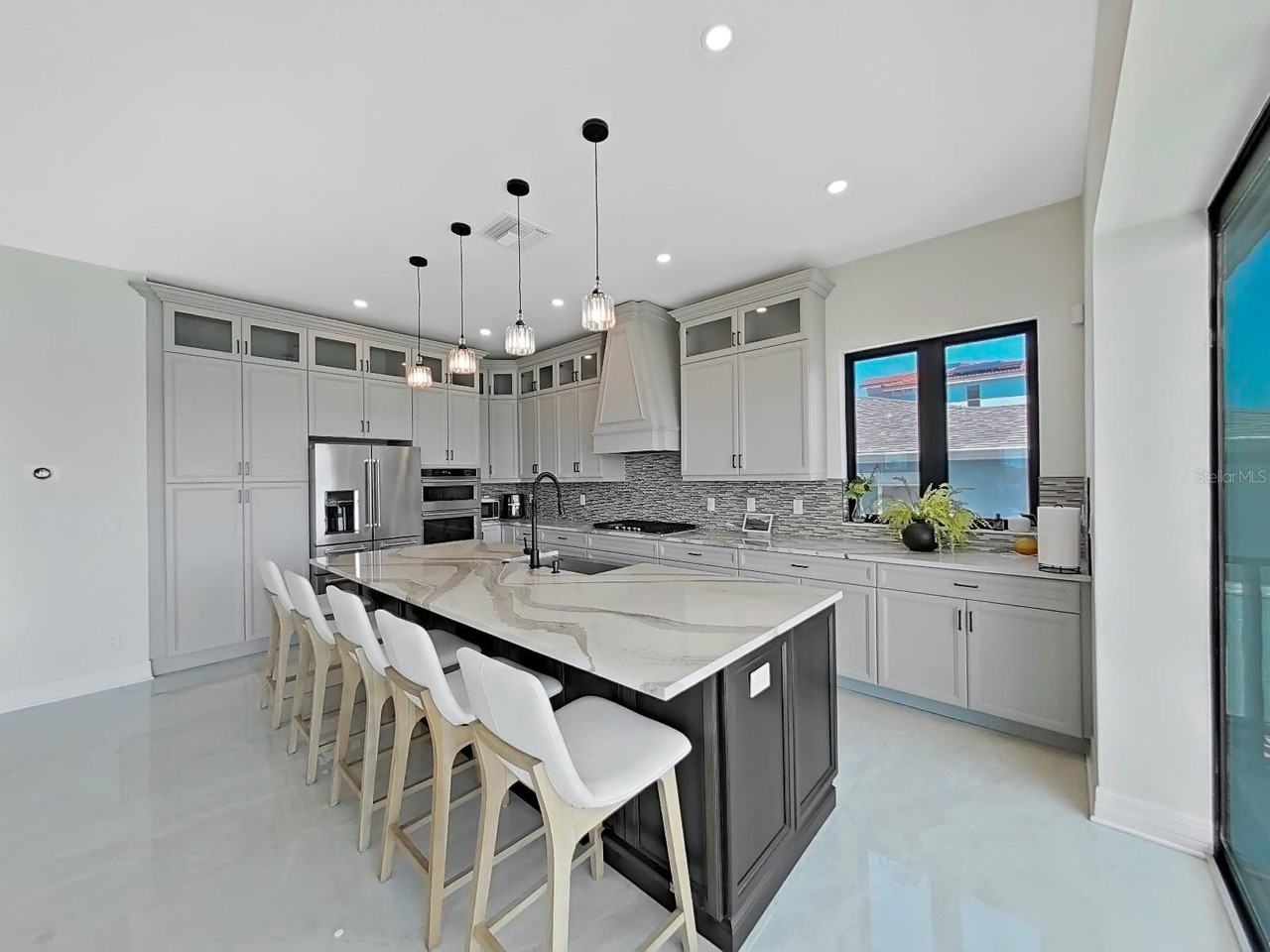 882 Bay Point Dr - Photo 5 of 50