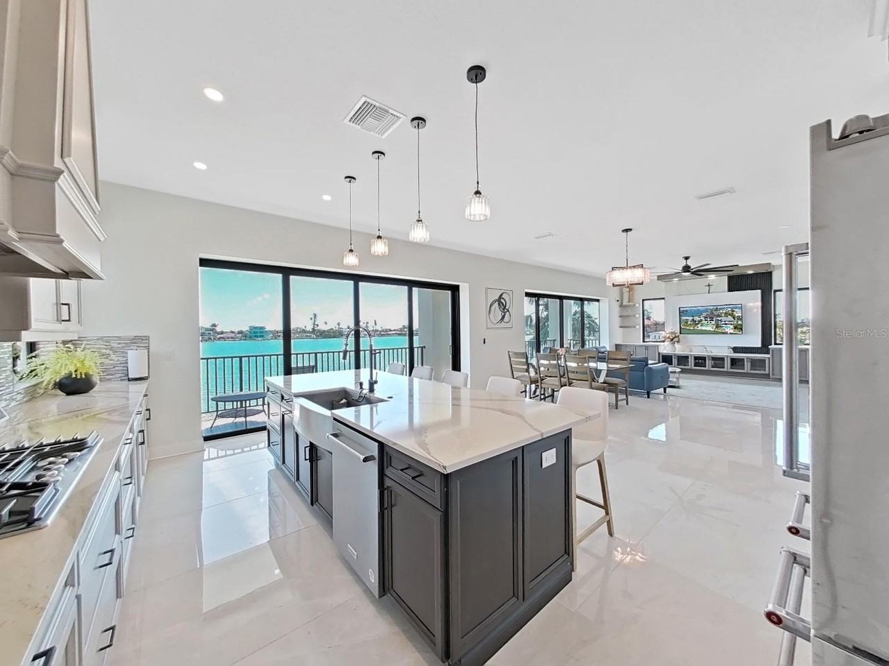 882 Bay Point Dr - Photo 7 of 50