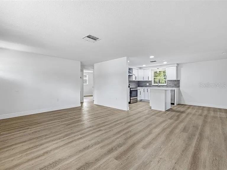 39252 Heights Ave - Photo 4 of 12