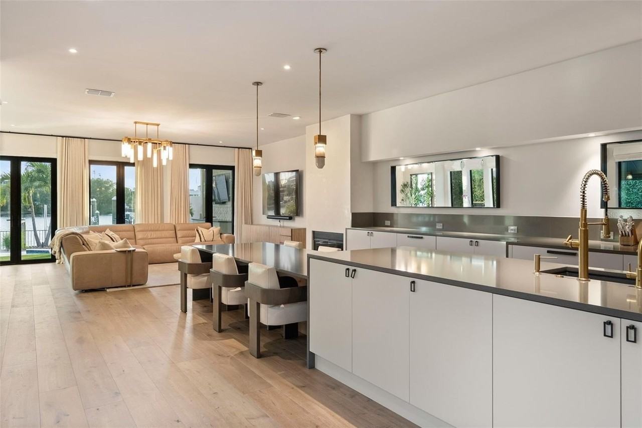 1123 Abbeys Way - Photo 3 of 50