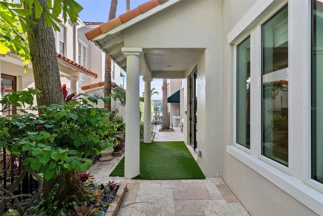 1123 Abbeys Way - Photo 6 of 50