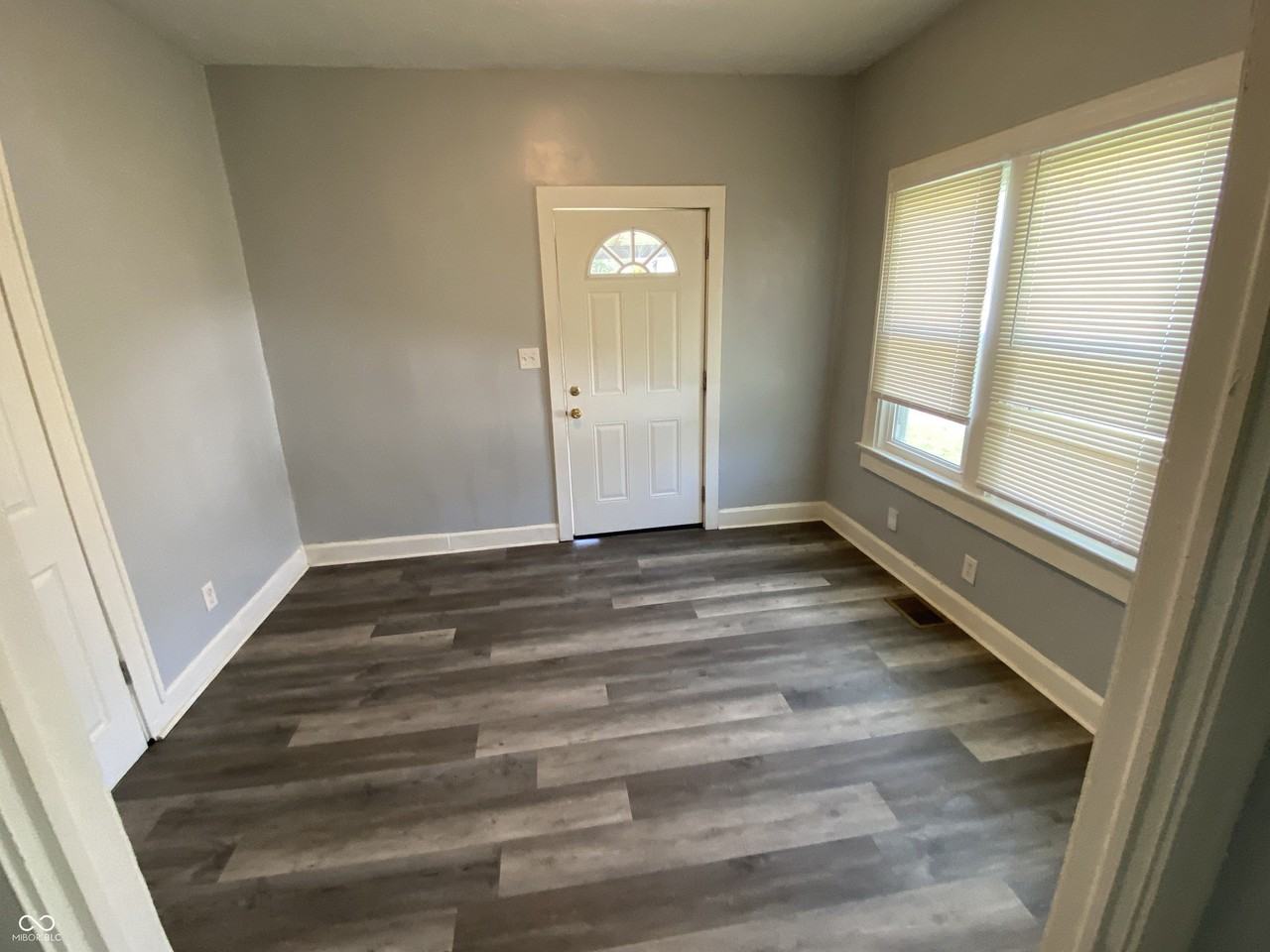 15 N Riley Ave #1 - Photo 3 of 9