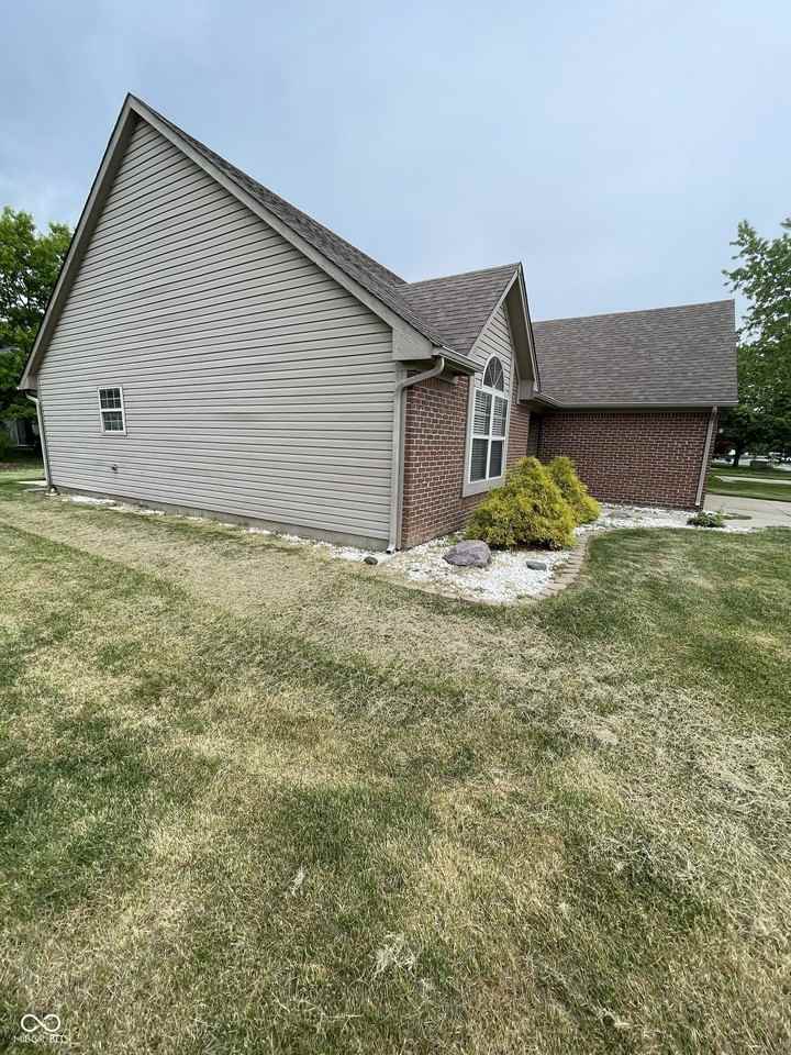 11212 Boston Way - Photo 3 of 18