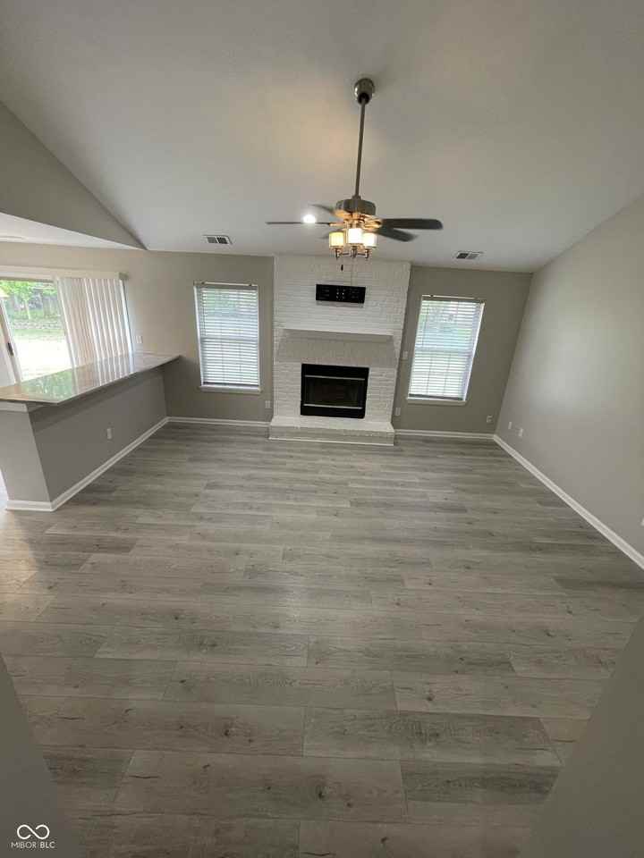 11212 Boston Way - Photo 4 of 18