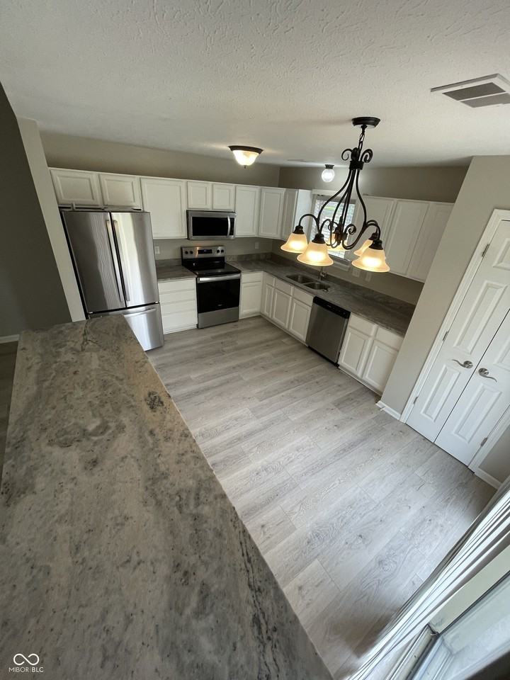 11212 Boston Way - Photo 6 of 18