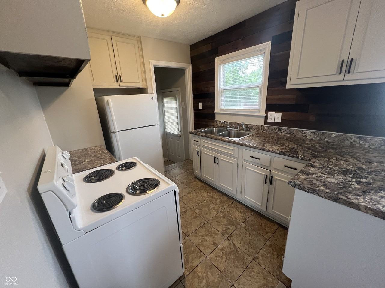 5322 E 19th Pl - Photo 5 of 14