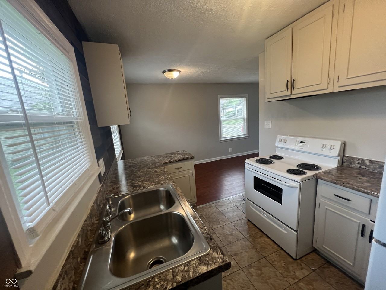 5322 E 19th Pl - Photo 6 of 14