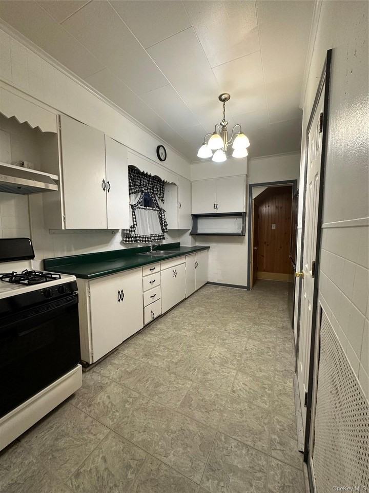 9 Elizabeth St #1