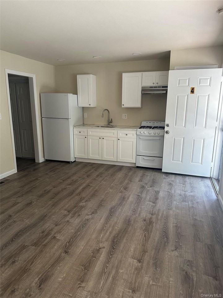 360 Larkfield Rd - Photo 5 of 11