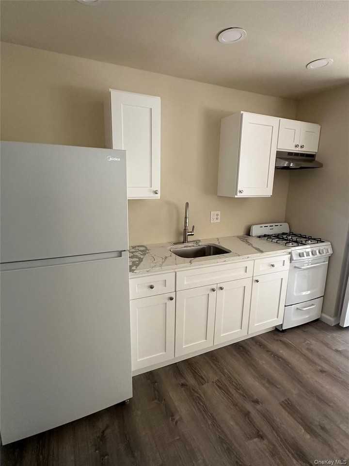 360 Larkfield Rd - Photo 6 of 11